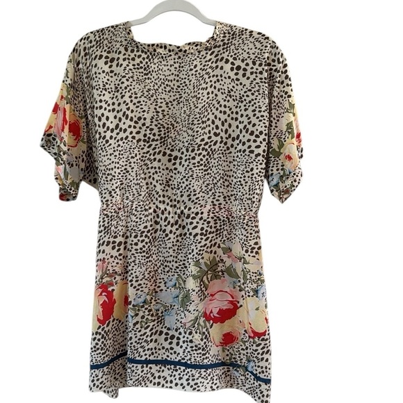 Johnny Was Silk Floral Print V-Neck Animal Print Tunic Blouse Swim size Medium - Picture 2 of 6
